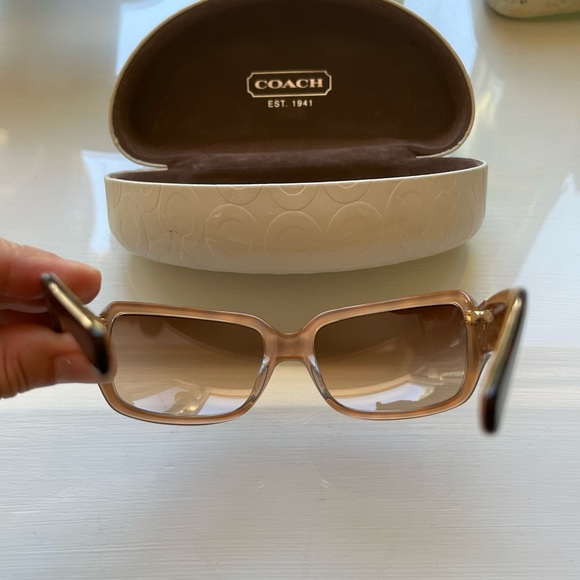 Brown Tortoise Shell Coach Sunglasses. Like new! With white hard Coach case incl - Picture 9 of 12